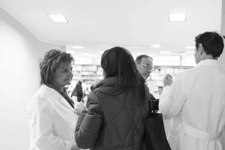 Farmacisti della Farmacia Tili a colloquio con le clienti